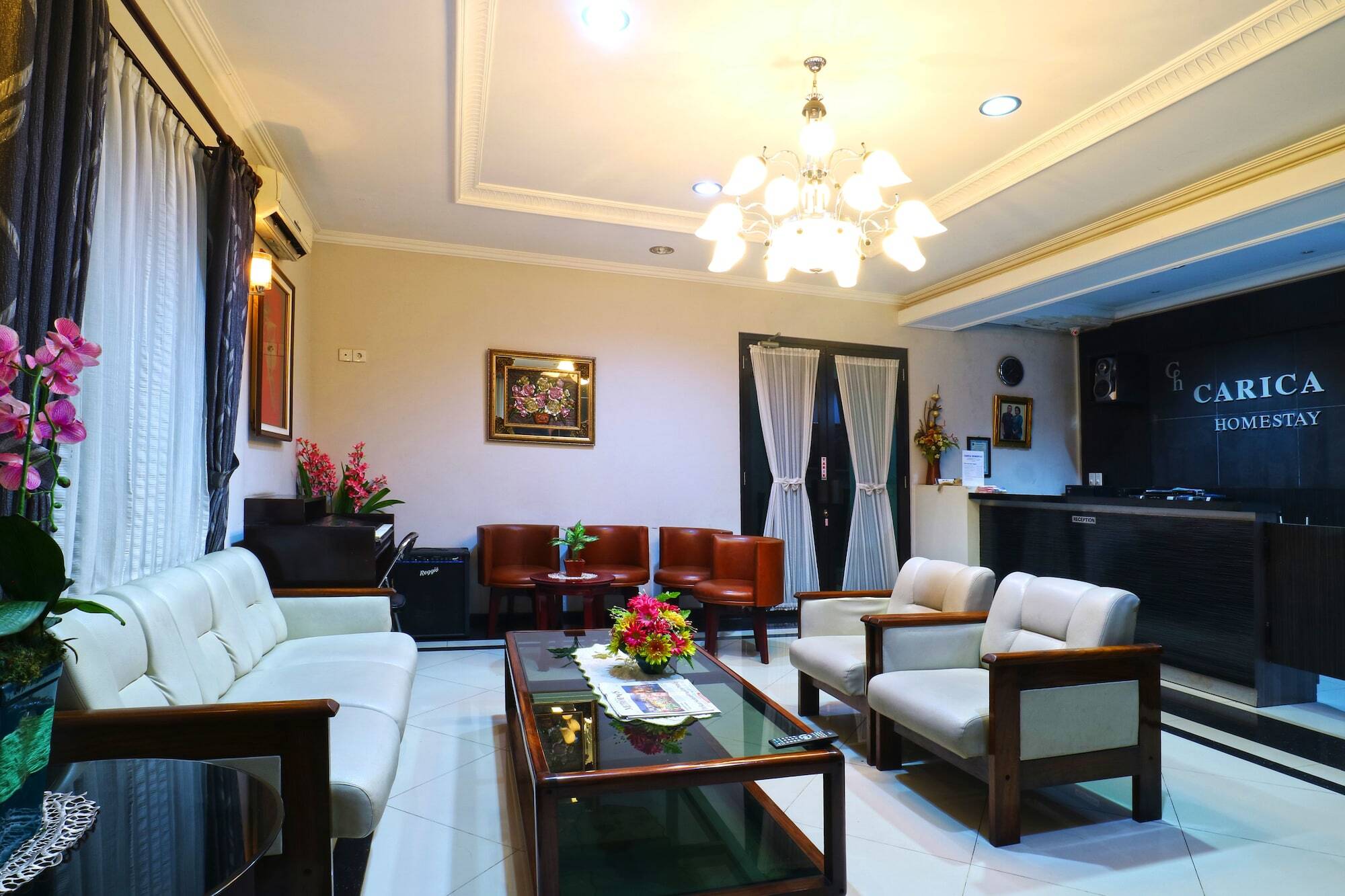 Carica Homestay Сурабая Экстерьер фото